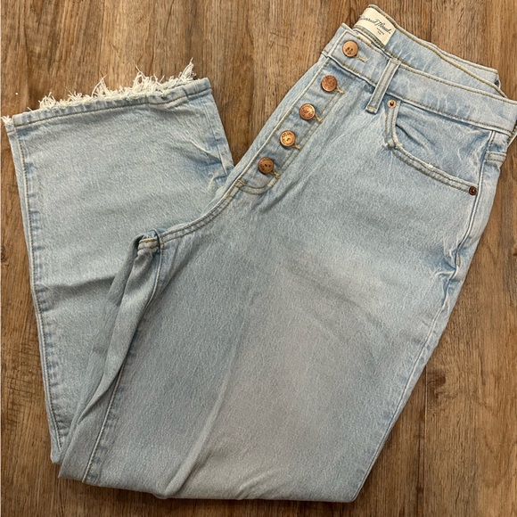 Universal Thread Denim - Universal Thread Denim Vintage Straight Leg Jeans with Frayed Hem